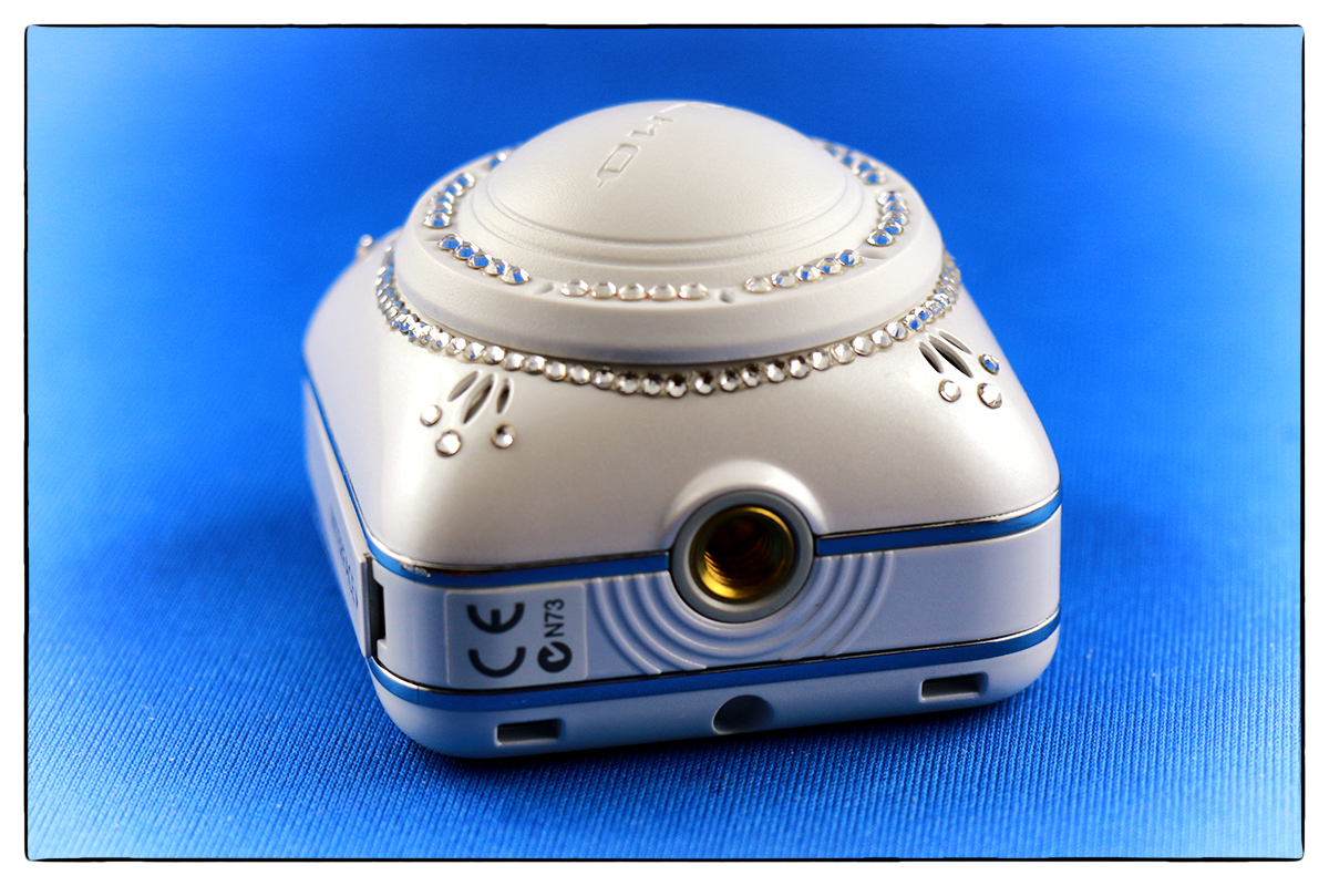 Action Camera ELMO QBiC mit Swarovski-Dekor