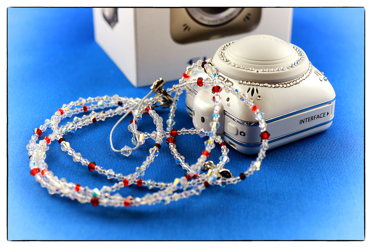 Action Camera ELMO QBiC mit Swarovski-Dekor